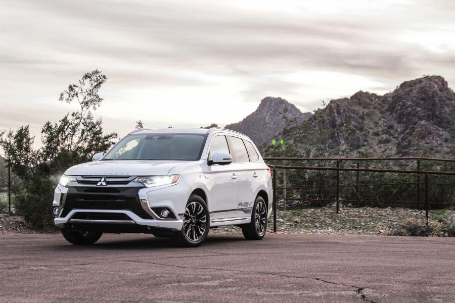  Mitsubishi Outlander PHEV 2018 года  (NA) (фото 31 из 41)